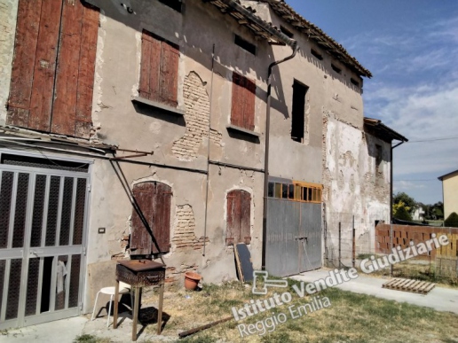 Abitazioni, area cortiliva esclusiva e e garage a Castelnovo - 4