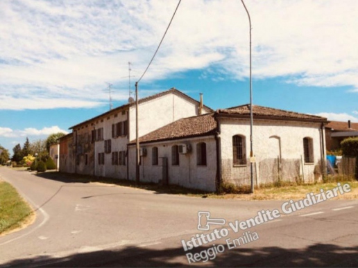 Abitazioni, area cortiliva esclusiva e e garage a Castelnovo - 5