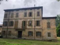 Complesso immobiliare con fabbricati e terreno in Correggio - 1