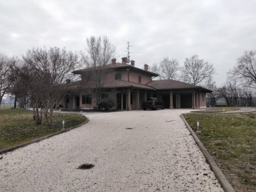 Villa con autorimessa ed area cortiliva in Arceto - 1