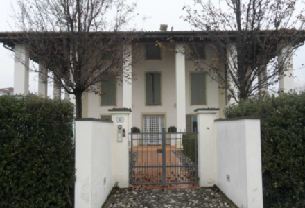 Villa signorile, 2 autorimesse, cortile esclusivo a Cognento
